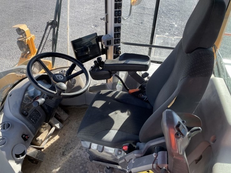 2021-volvo-l220h-image-26