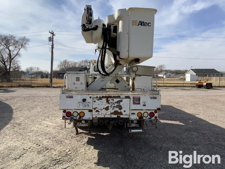 2010-freightliner-m2-106-image-6