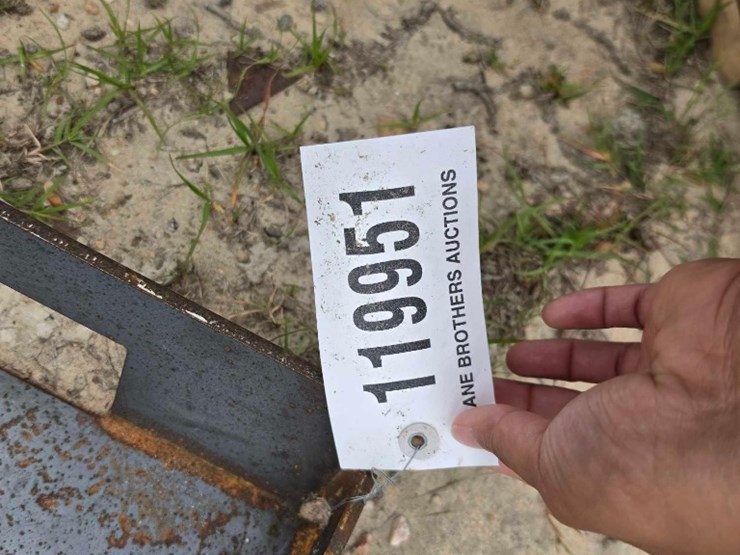 --skid-steer-cutaway-blank-plate-image-3