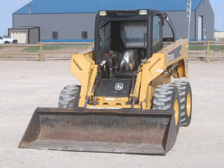 john-deere-325-image-1