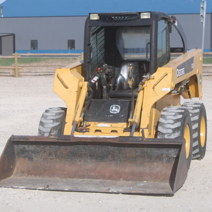 JOHN DEERE 325