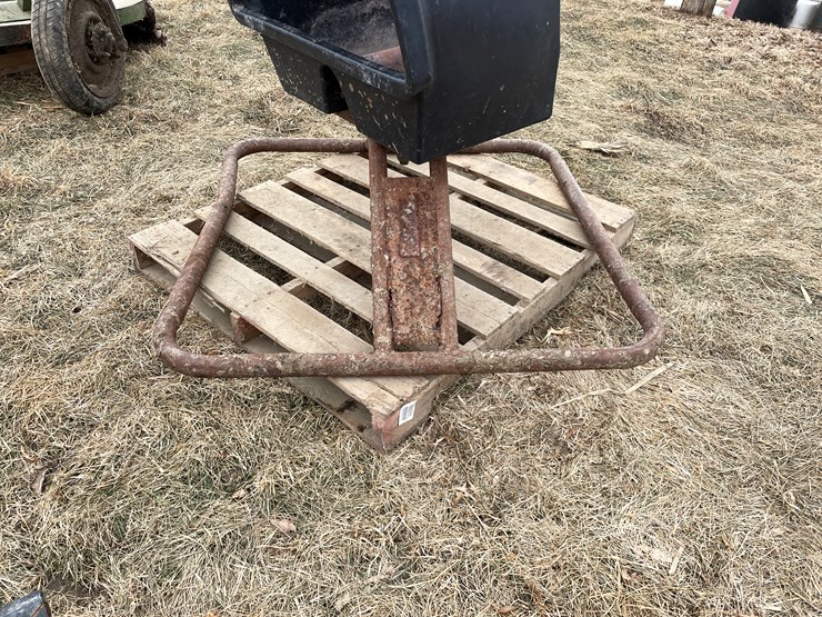 #2376-•-mineral-feeder-image-6