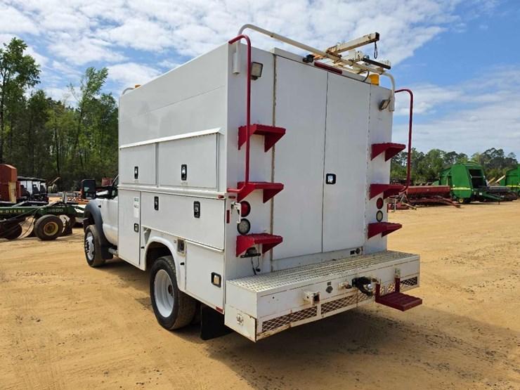 2015-ford-f550-image-2