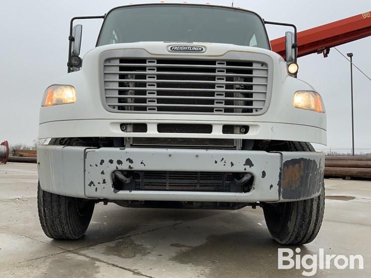 2015-freightliner-m2-106-image-17