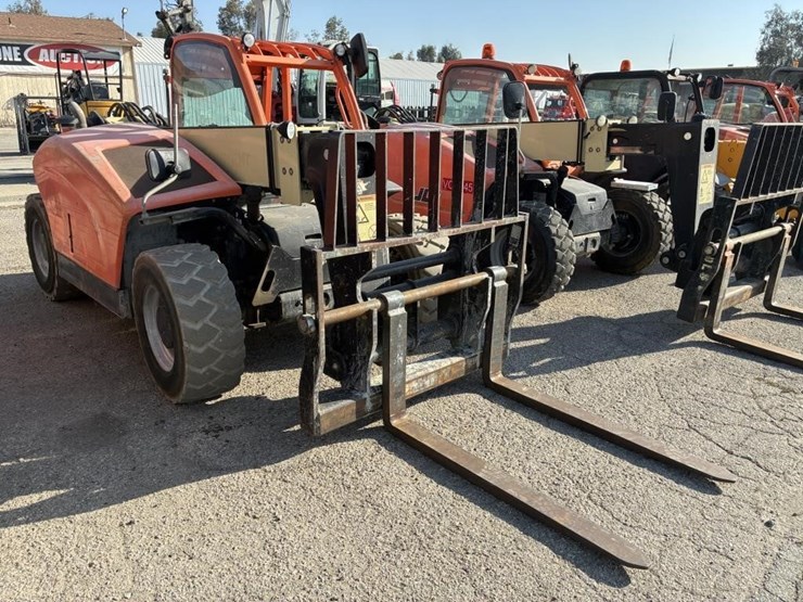 2015-jlg-g5-18a-image-2