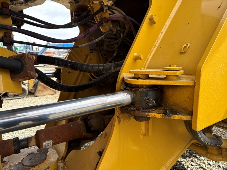 caterpillar-972-image-32