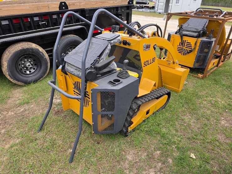 --absolute---new---ride-on-mini-skid-image-3