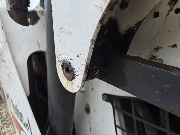 2017-bobcat-s570-image-22