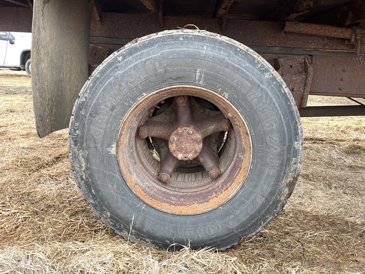 #113-•-1982-international-1754-single-axle-grain-truck-(has-wi-title)-image-69