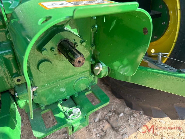 john-deere-3046r-image-17