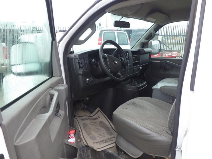 2016-chevrolet-express-2500-image-5