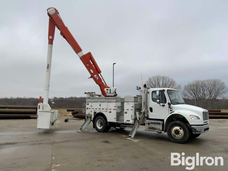 2016-freightliner-m2-106-image-3