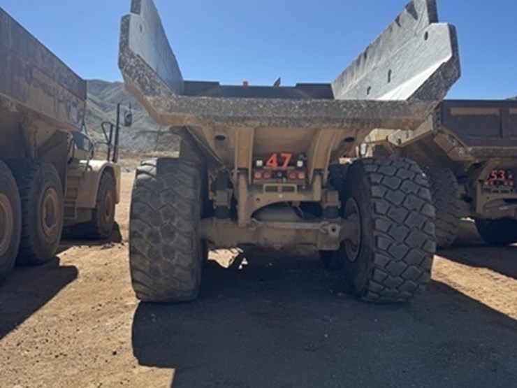 2012-caterpillar-740b-image-7