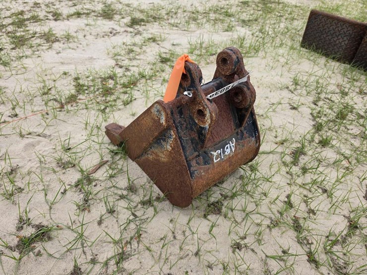 109---new-12"-jcb-bucket-image-2