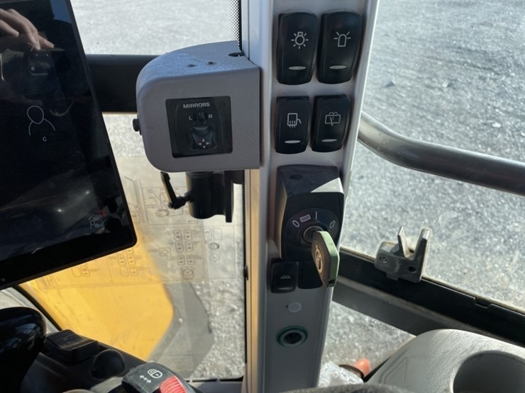 2021-volvo-l220h-image-33