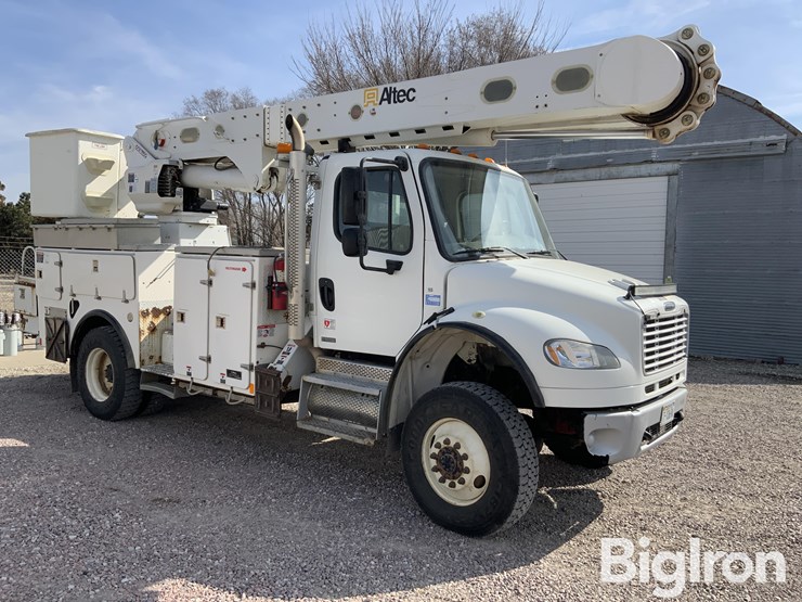 2010-freightliner-m2-106-image-3