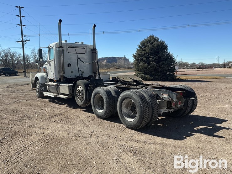 2017-freightliner-coronado-132-image-7