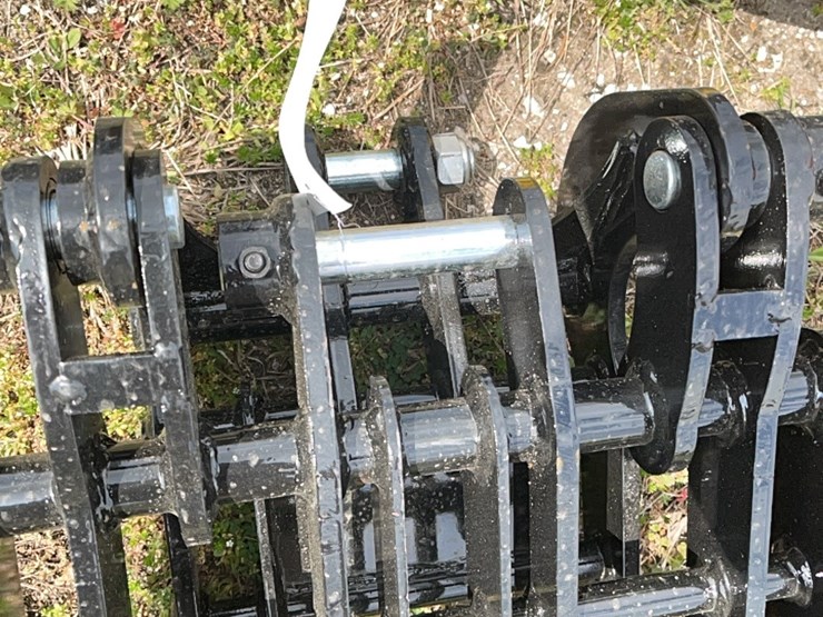 mini-excavator-grapple-claw-image-3