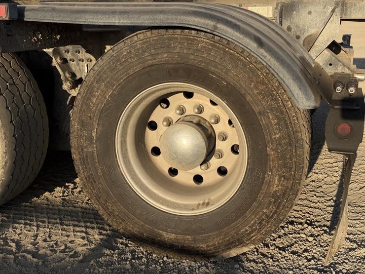 2015-peterbilt-365-image-5