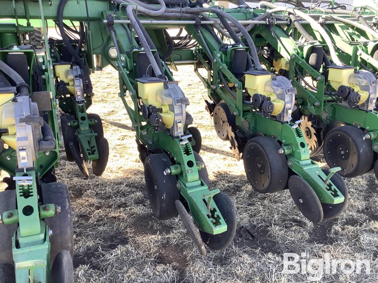 2014-john-deere-1790-ccs-image-17