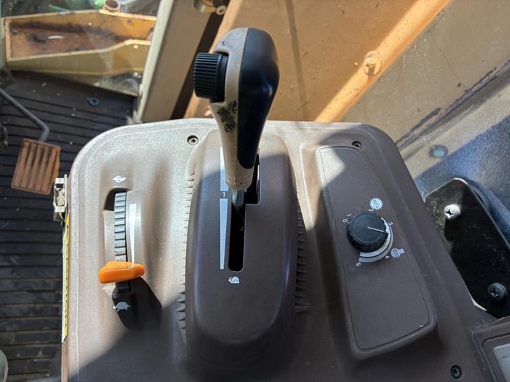 2004-john-deere-6420-image-24