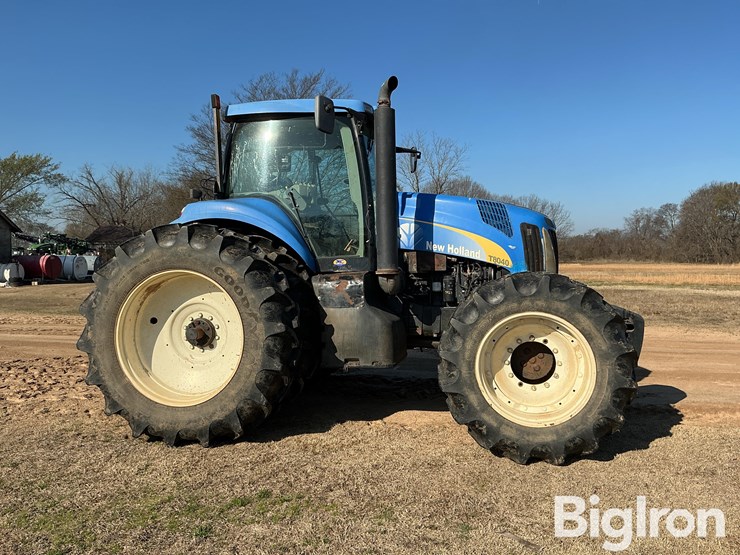 new-holland-t8040-image-4