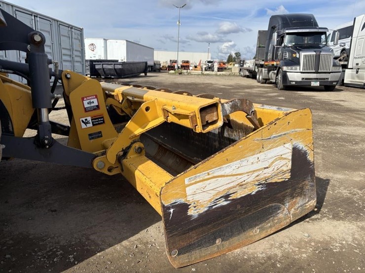 2019-deere-210lep-image-16