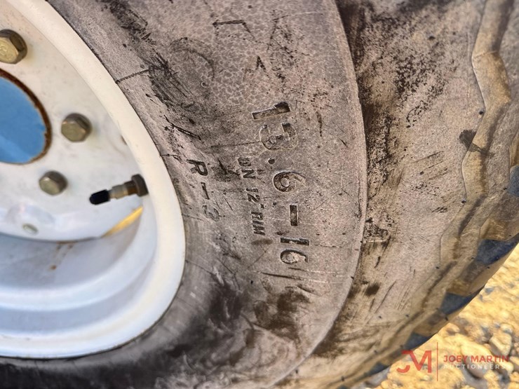 new-holland-1720-image-8