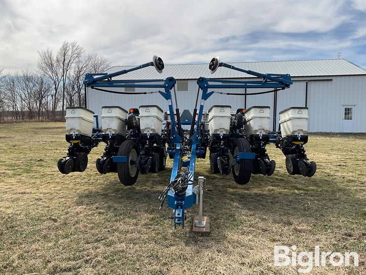 2019-kinze-3200-image-2