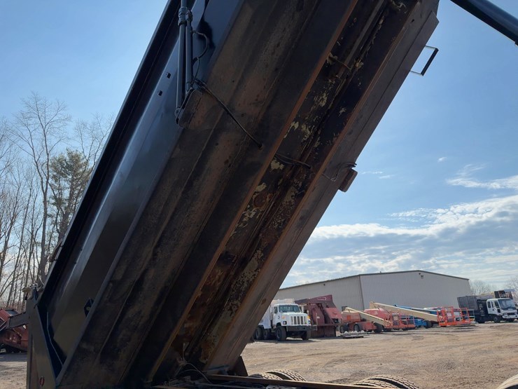 2001-kenworth-t800-image-19