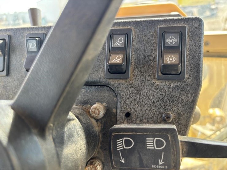 2006-caterpillar-143h-image-46