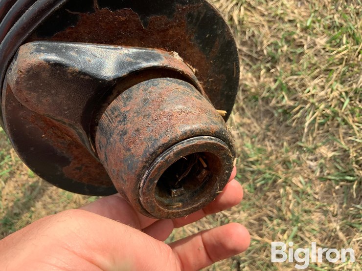 brandt-1070-hp-10"x70'-swing-away-auger-image-11