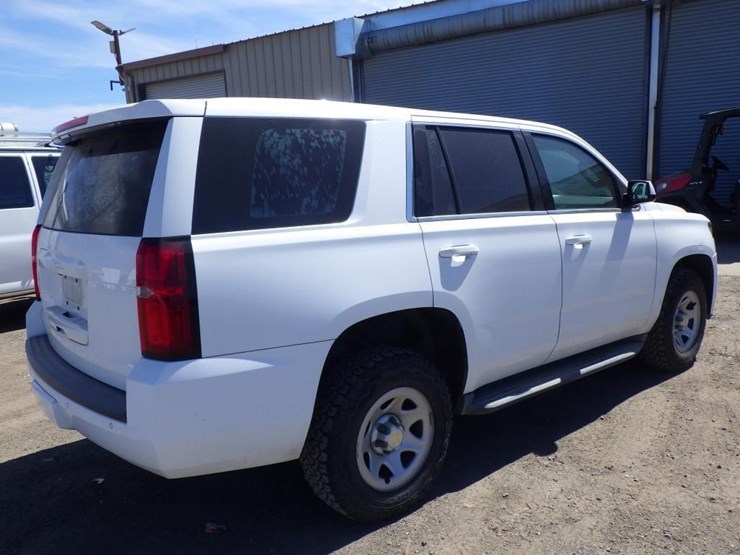 2016-chevrolet-tahoe-image-3