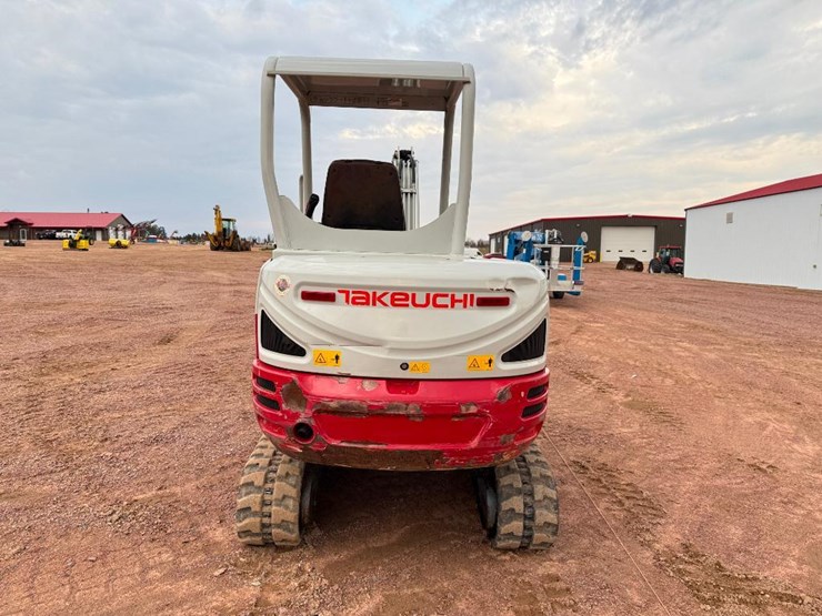 takeuchi-tb235-2-image-4