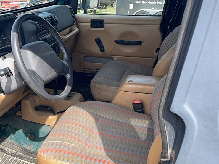 1997-jeep-wrangler-image-8