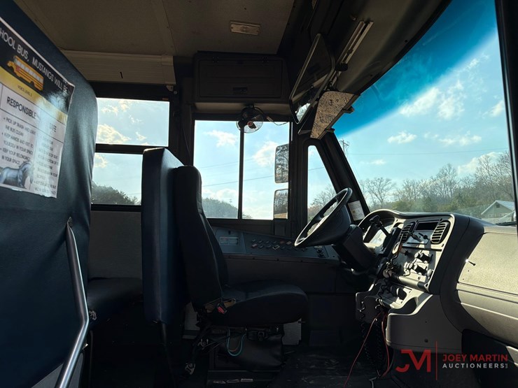 2008-thomas-saf-t-liner-c2-image-12