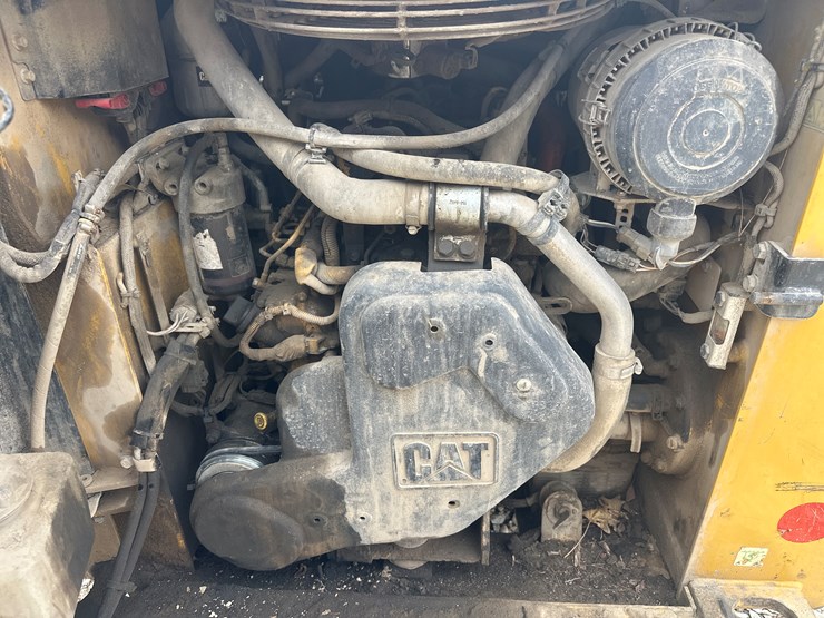 2017-caterpillar-239d-image-41