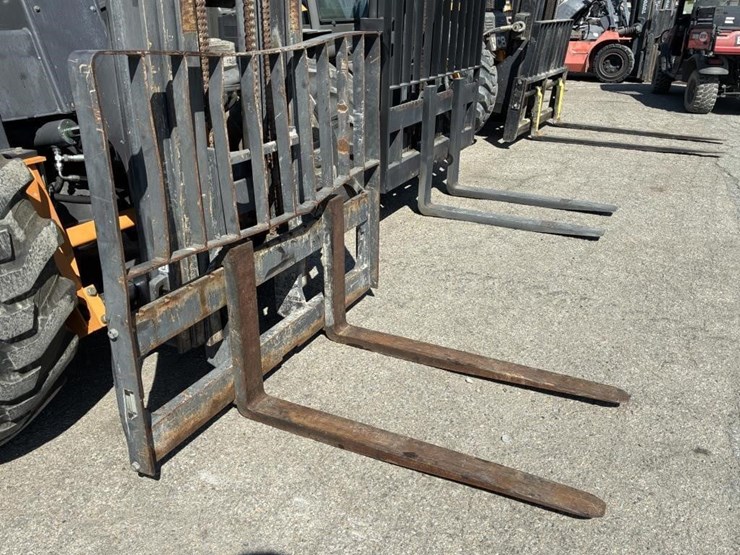 2015-case-586h-image-6