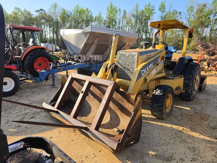 john-deere-210-image-1