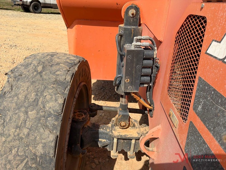 2016-jlg-6042-telehandler-image-8