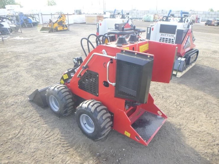 2026-sdlool-323w-skid-steer-loader-image-4