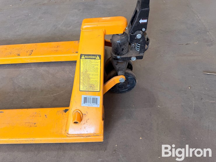 4400-lb.-capacity-pallet-jack-image-6