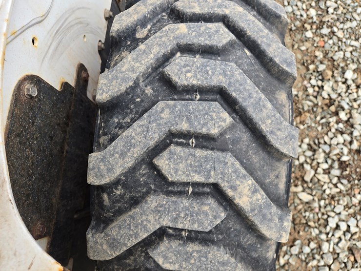 2017-bobcat-s570-image-55