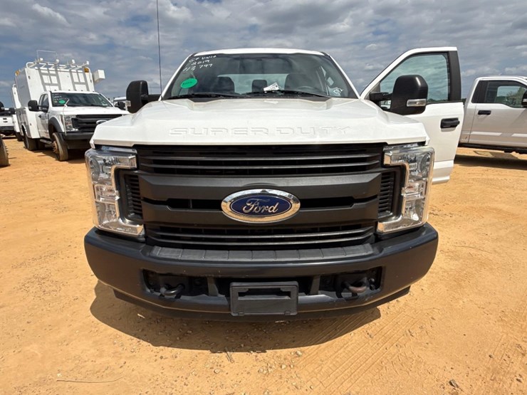 2019-ford-f250-xl-image-15