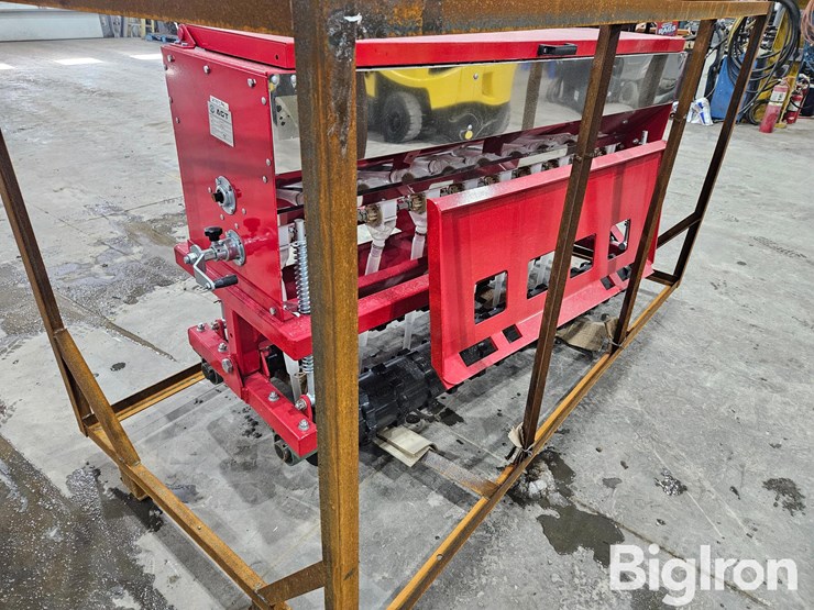 2025-massey-ferguson-730-image-7