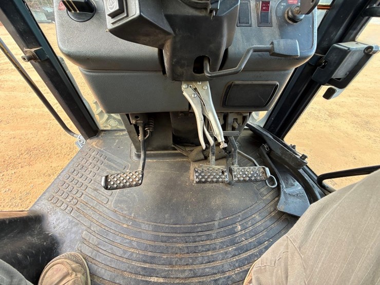 new-holland-8870-image-29