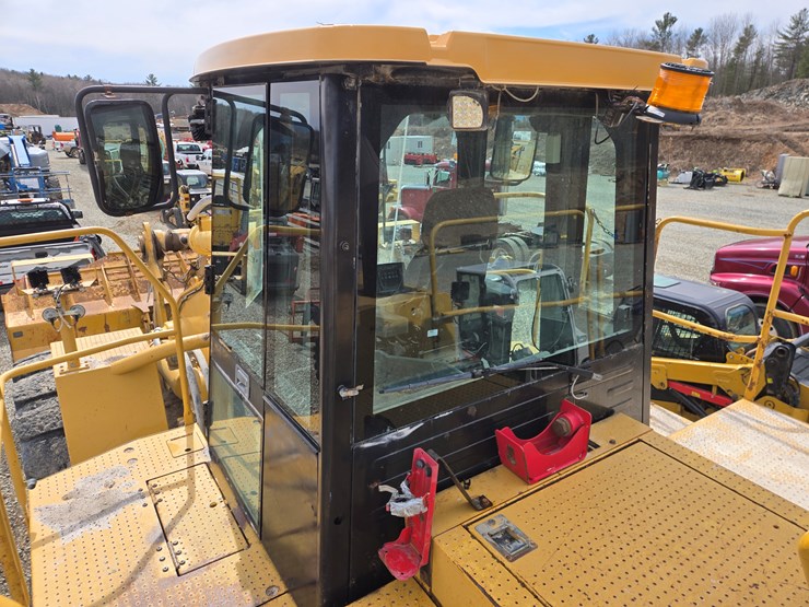 2001-caterpillar-988g-image-58