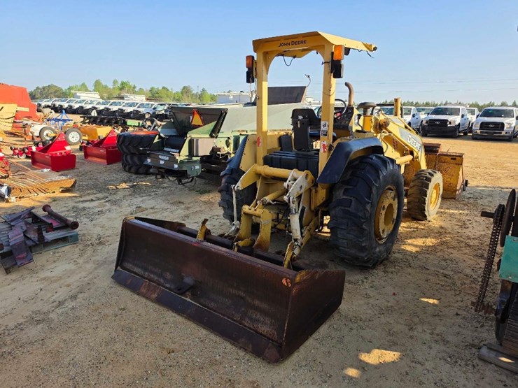 john-deere-210-image-3