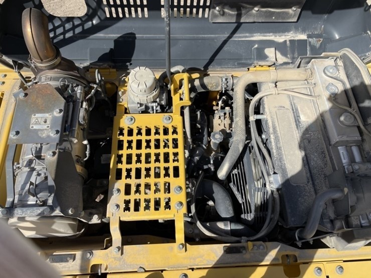 2013-komatsu-pc210-lc-10-image-39