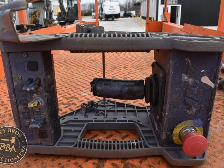 2015-jlg-2646es-image-15